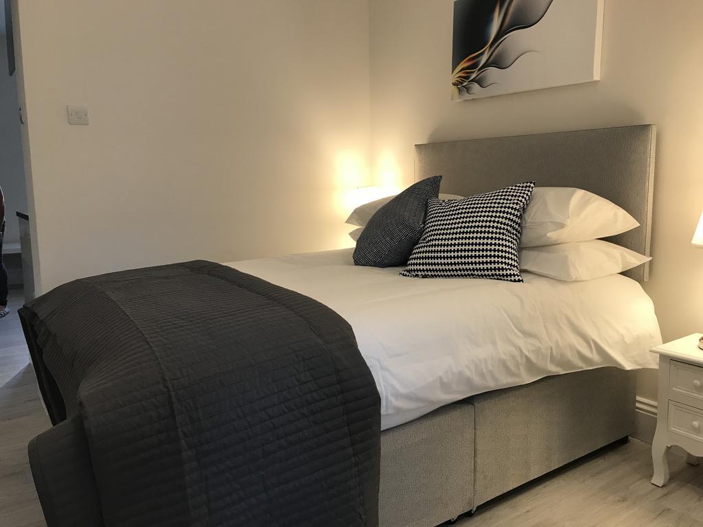 Apartment Shq *