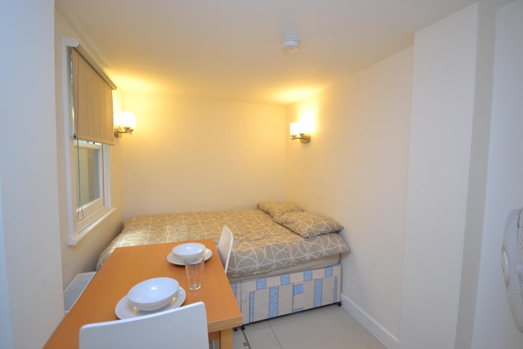 Lovely Hyde Park Studio Apartment