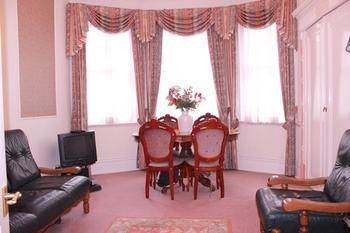 Kensingtoncourt Apartahotel