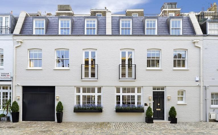 Stylish 3 Bedroom Mews South Kensington Apartment London
