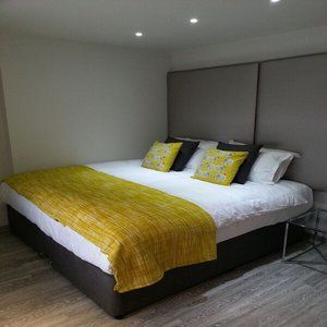 Court Apartment *