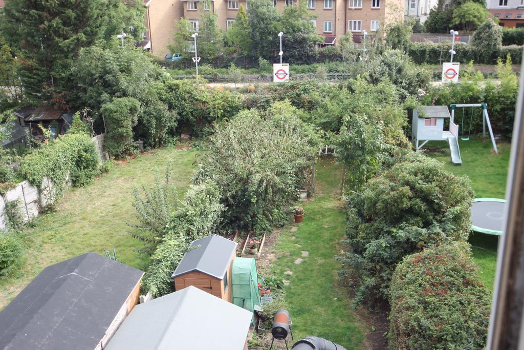 Bed & Breakfast Southfieldsb&bstudios London