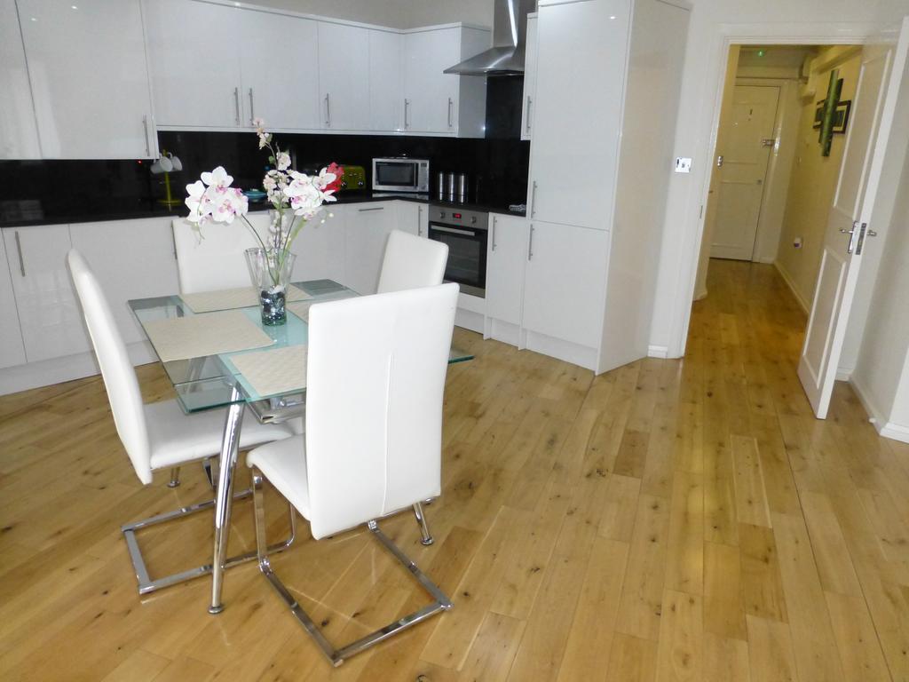 Lr - Battersea Park Apartment *