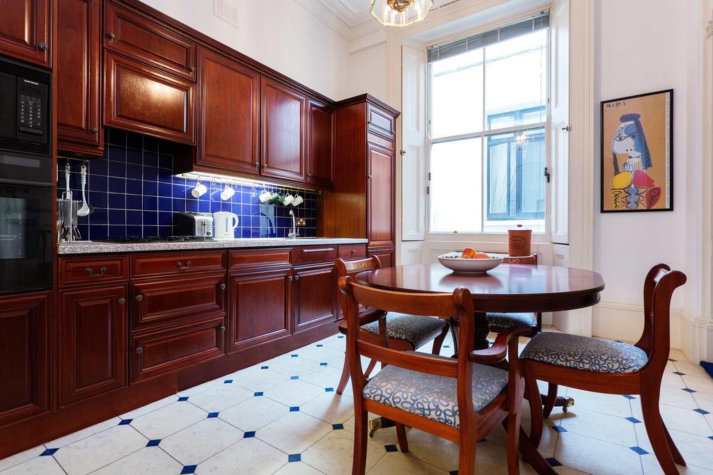 Veeve - Queen's Gardens Flat *