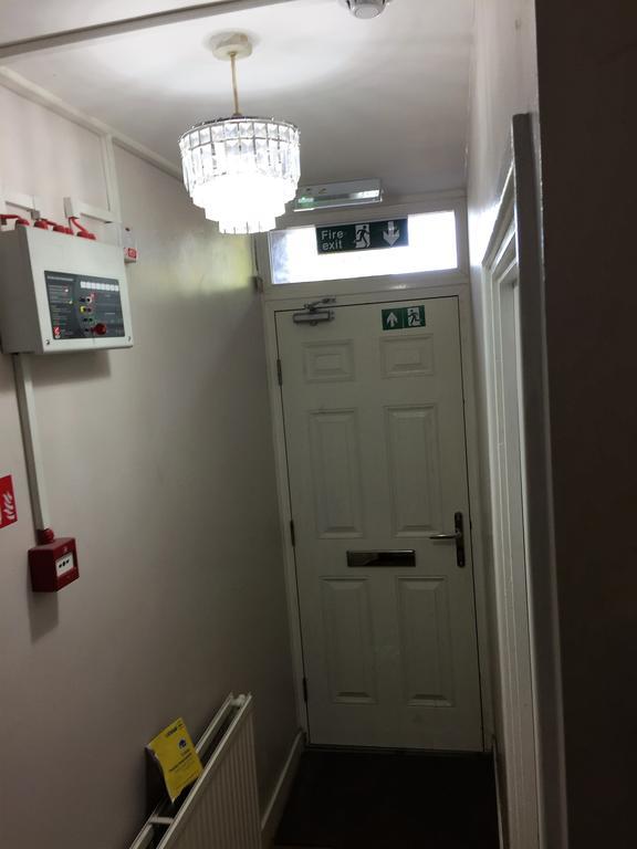 Vallance Road House 2*