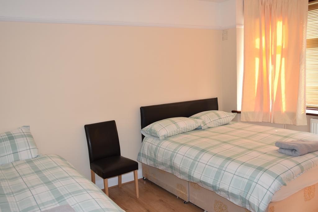 Sandhurst Apartment *
