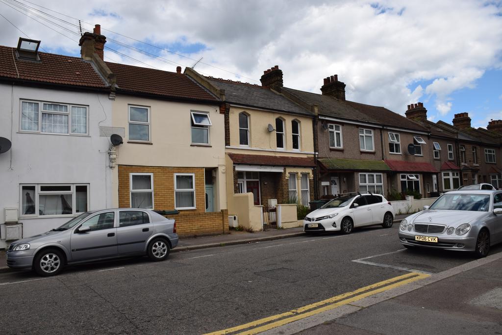Two Bedroom Flat St Andrews Road Londen