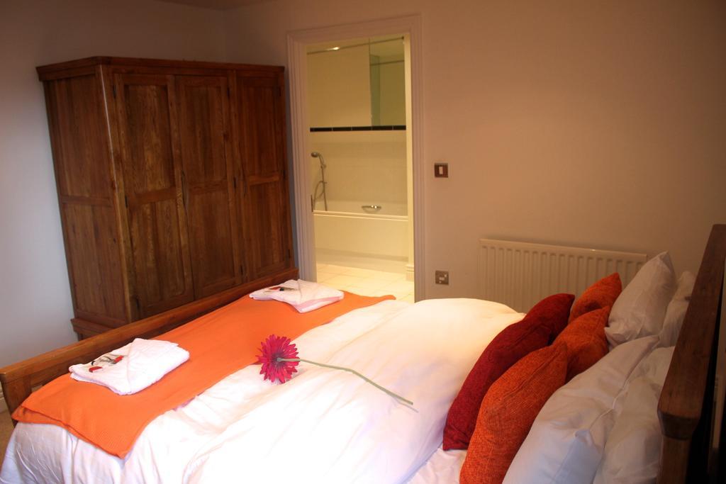 Wards Wharf Approach Apartment *