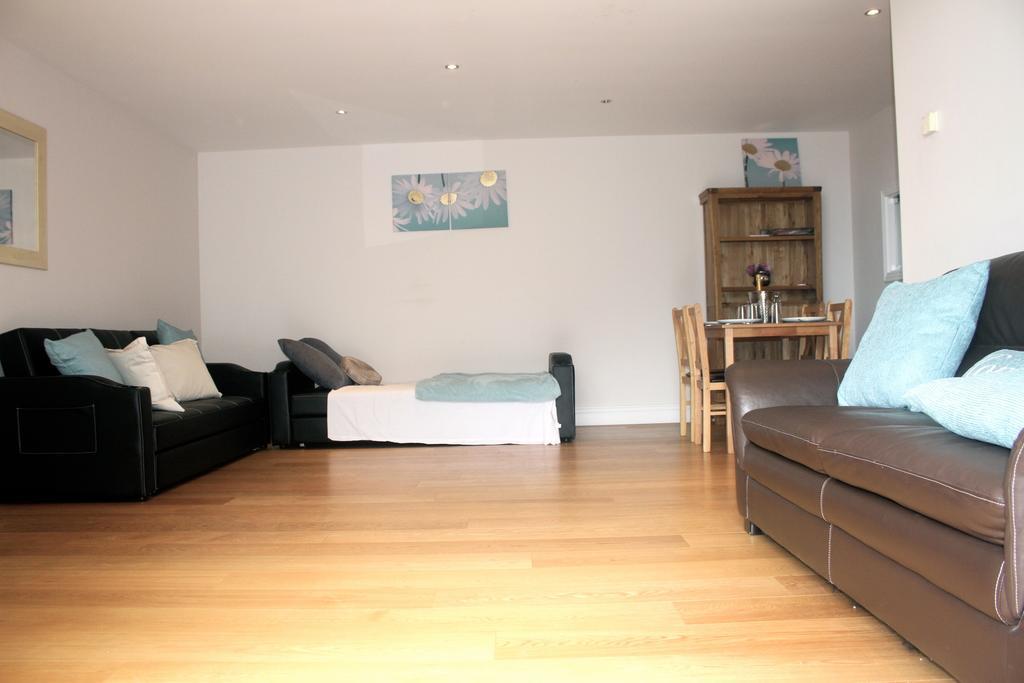 Wards Wharf Approach Apartment *