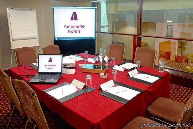 Hotel Antoinette Wimbledon London