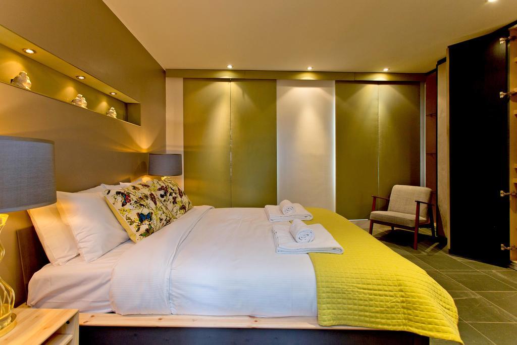 Apsley Mansions London