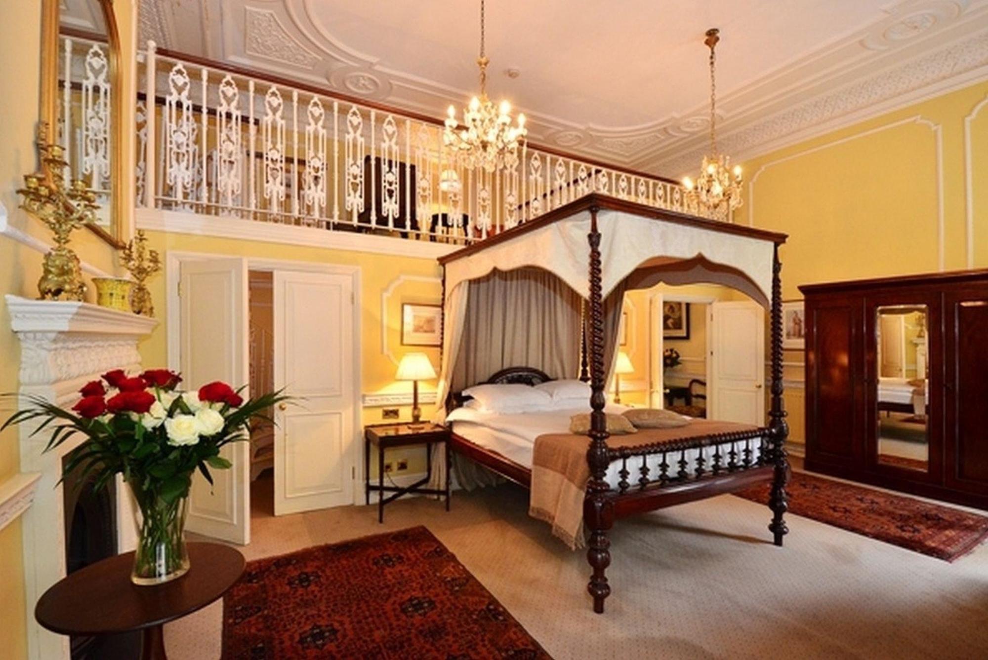 Commodore Hotel