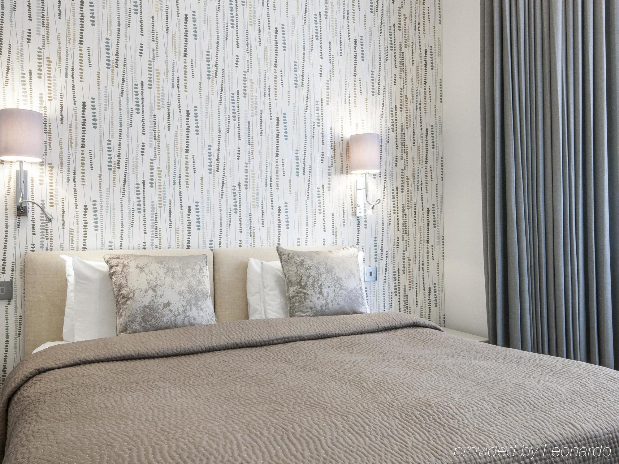 17 Hertford Street 3* London