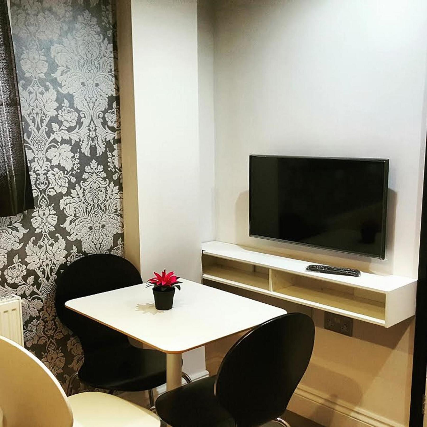Hotel Imperial Court Studios 3*