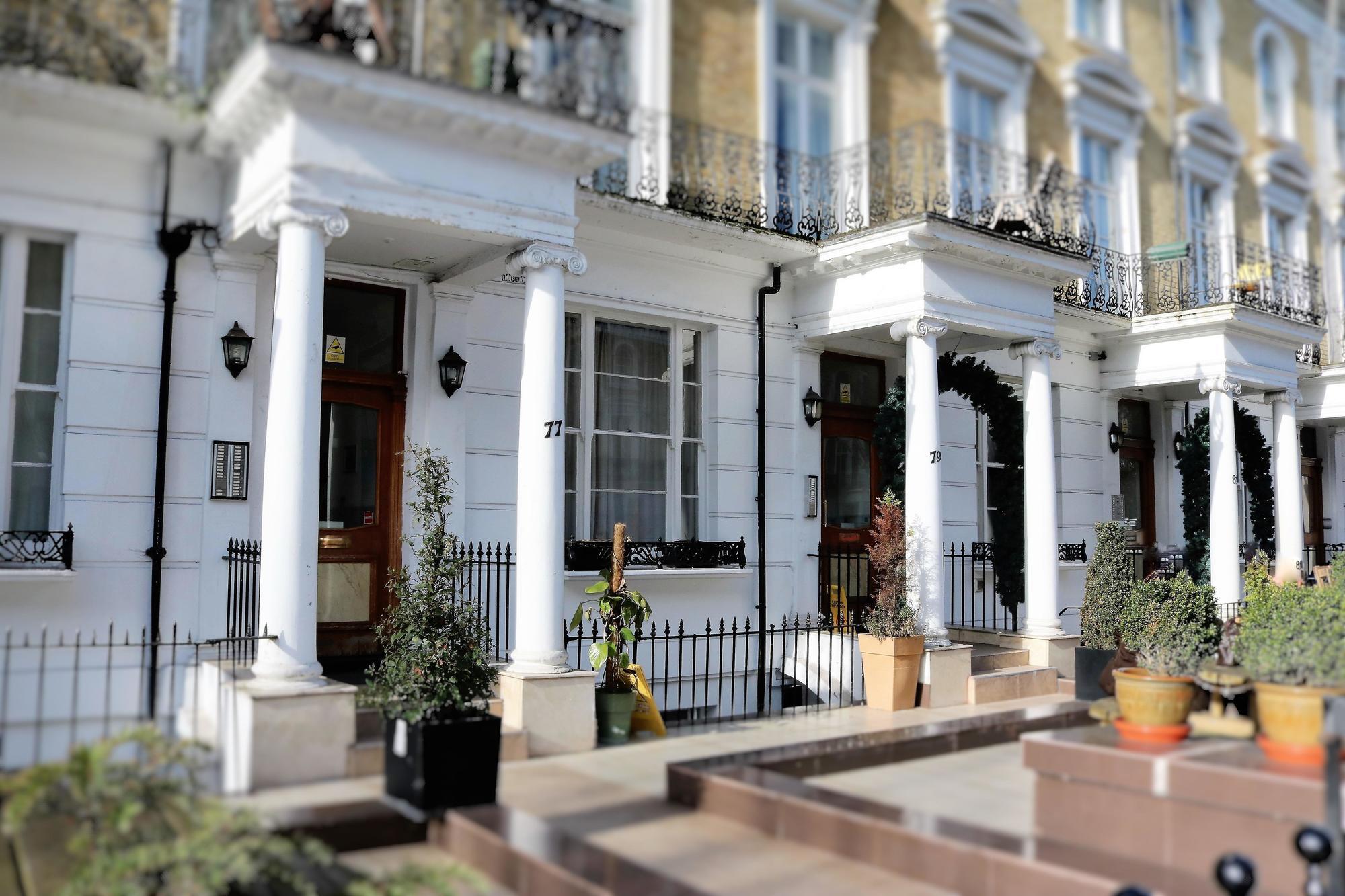 Imperial Court Studios Hotel 3*