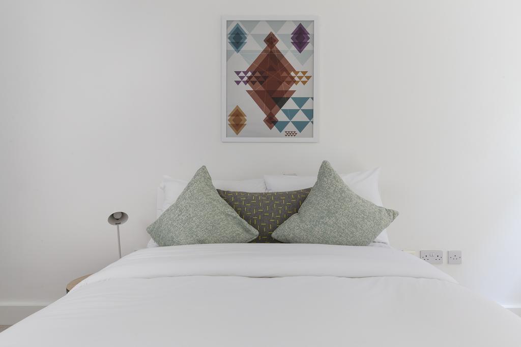 2 Bed Eagle Court Apartment *