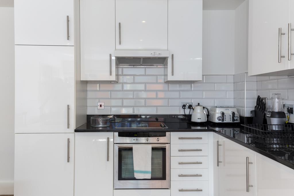 2 Bed Eagle Court London