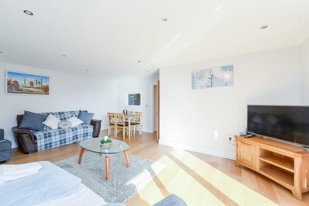 Wards Wharf Approach Apartment *