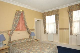 Barkston Gardens Hotel