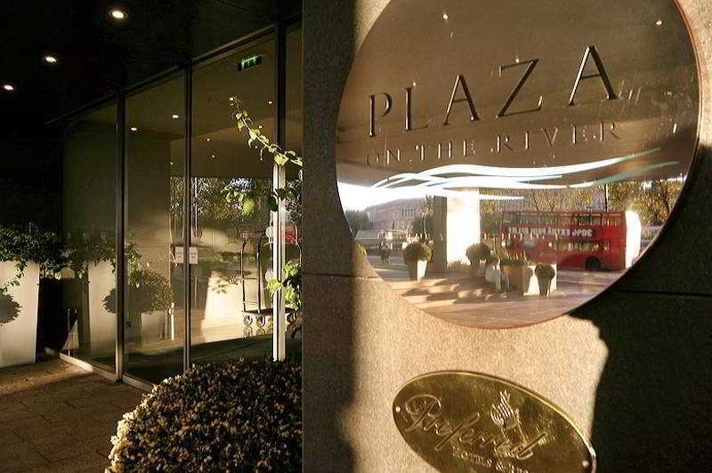 Plaza On The River Apartahotel