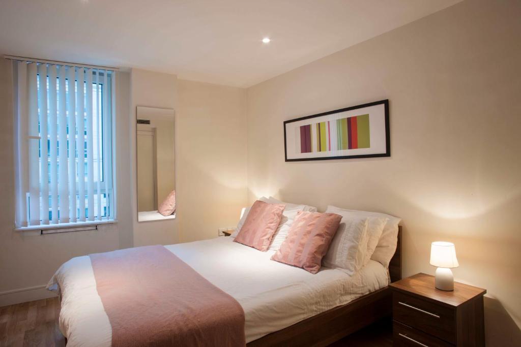 St George Wharf Apartment *