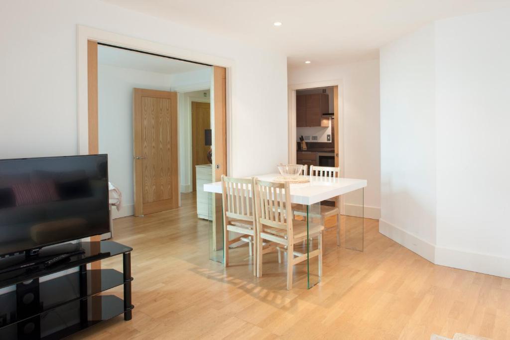 Apartment St George Wharf London