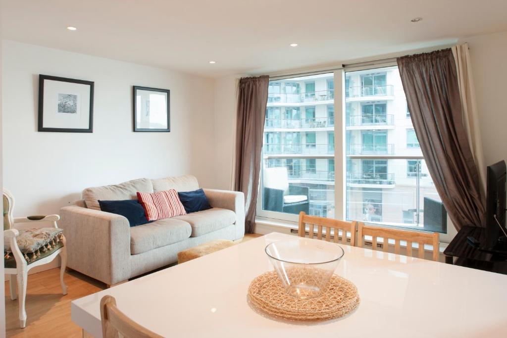 Apartment St George Wharf London
