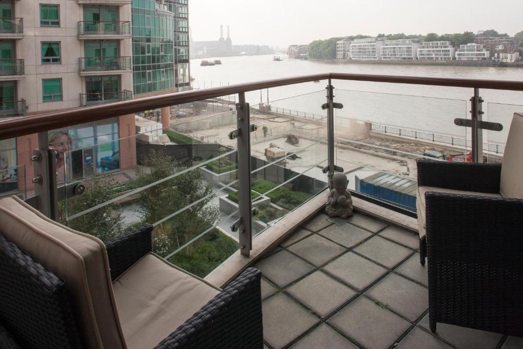Apartment St George Wharf *