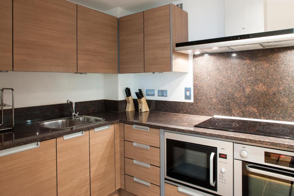 St George Wharf Apartment *