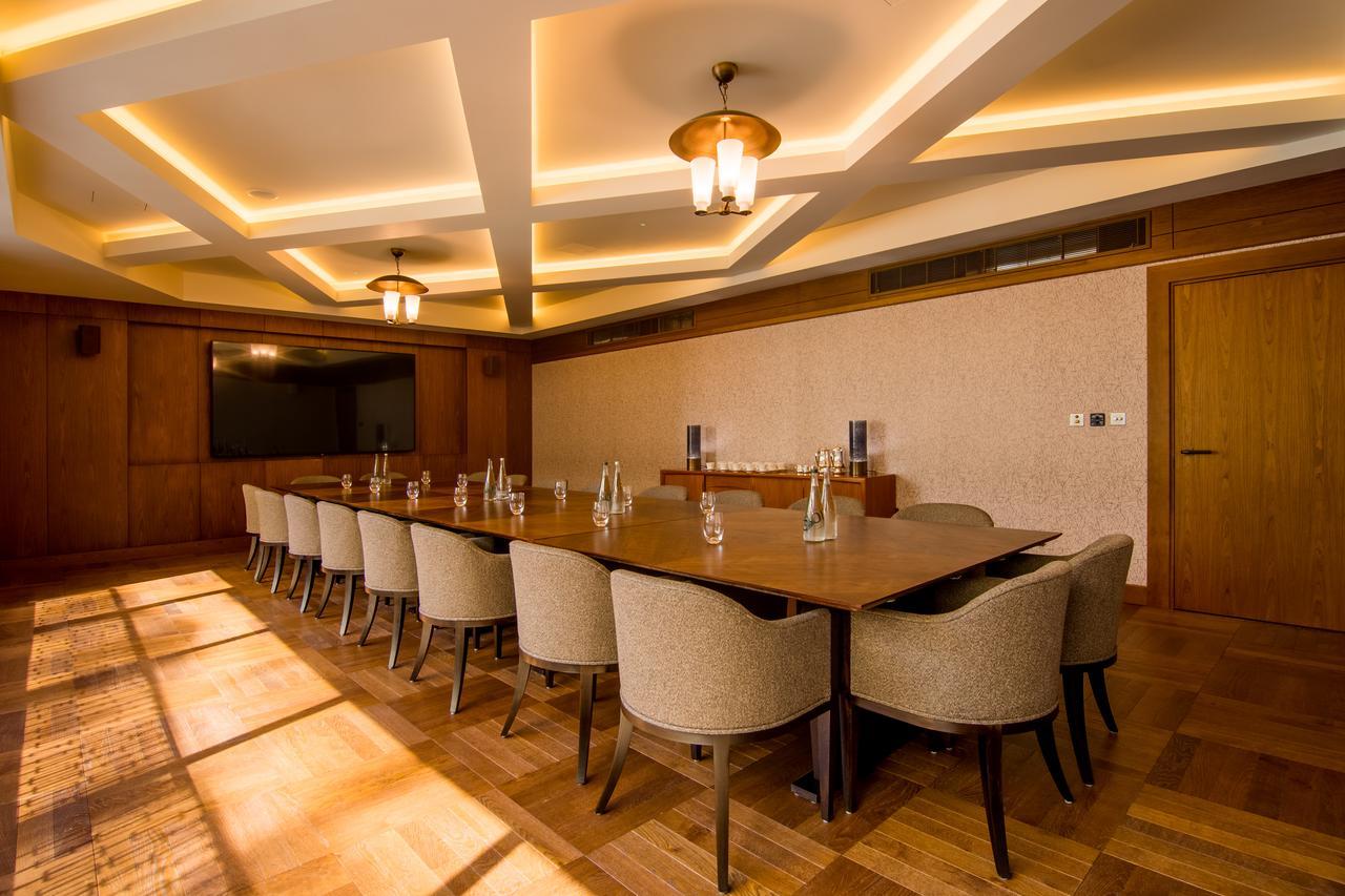 Devonshire Club & London