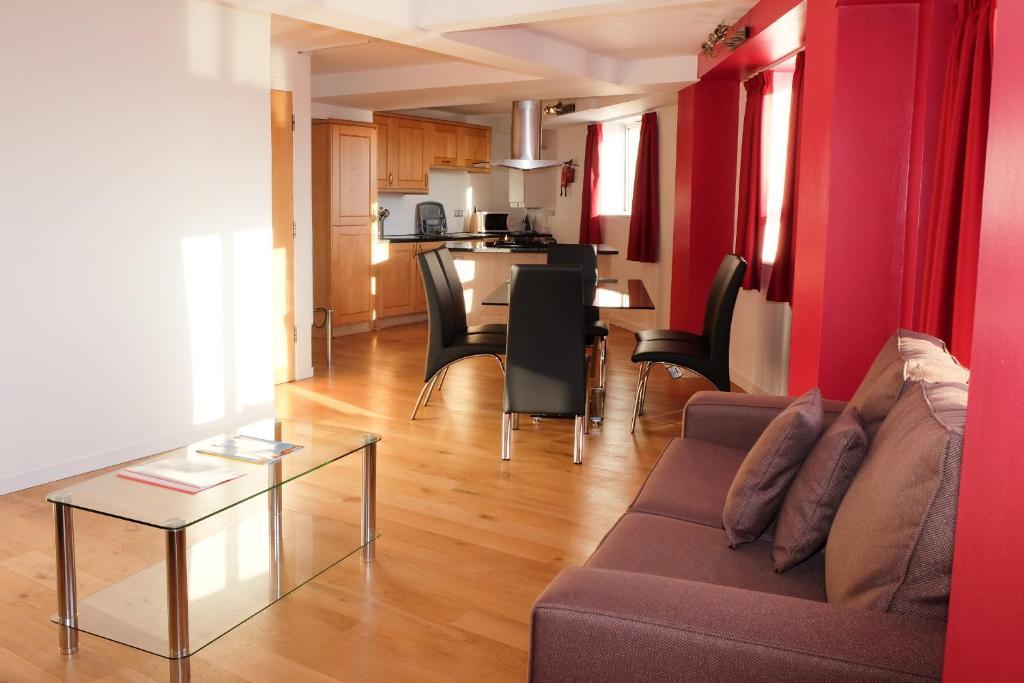 Access Farringdon * London