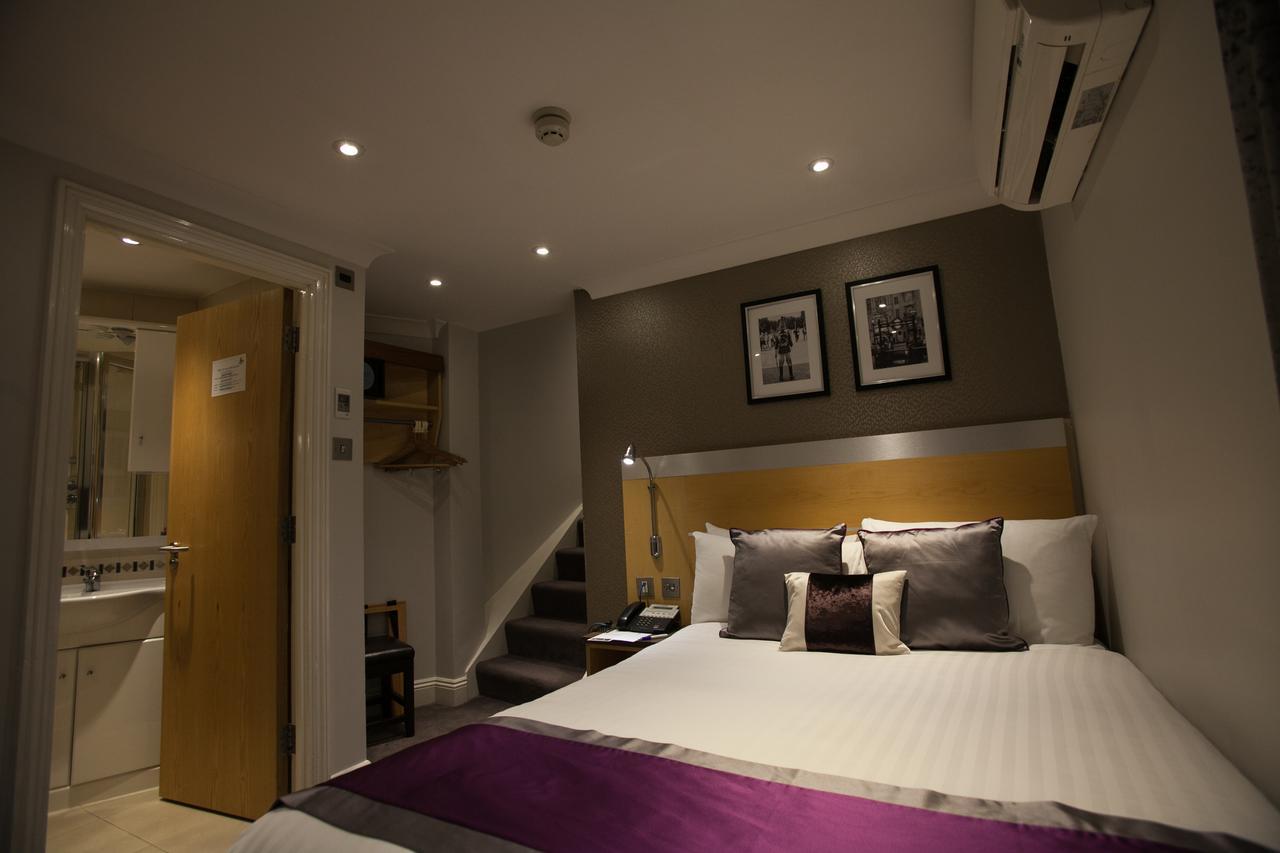 Western Victoria Palace Hotel 3*