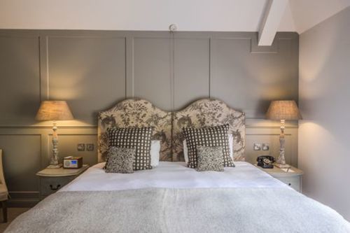 Hotel Coach & Horses London