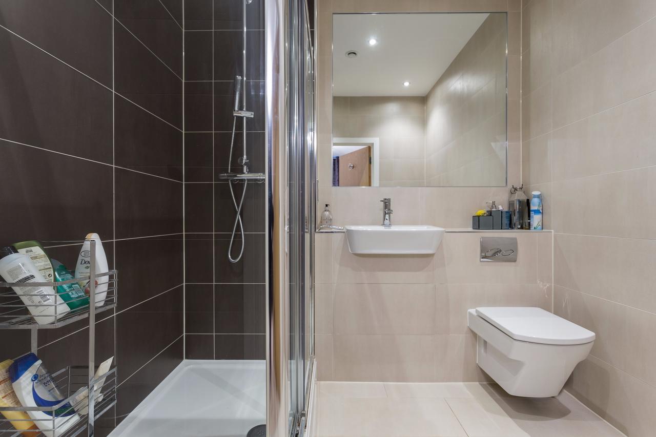 2 Bedroom Penthouse In Canada Water With Balcony Leilighet London