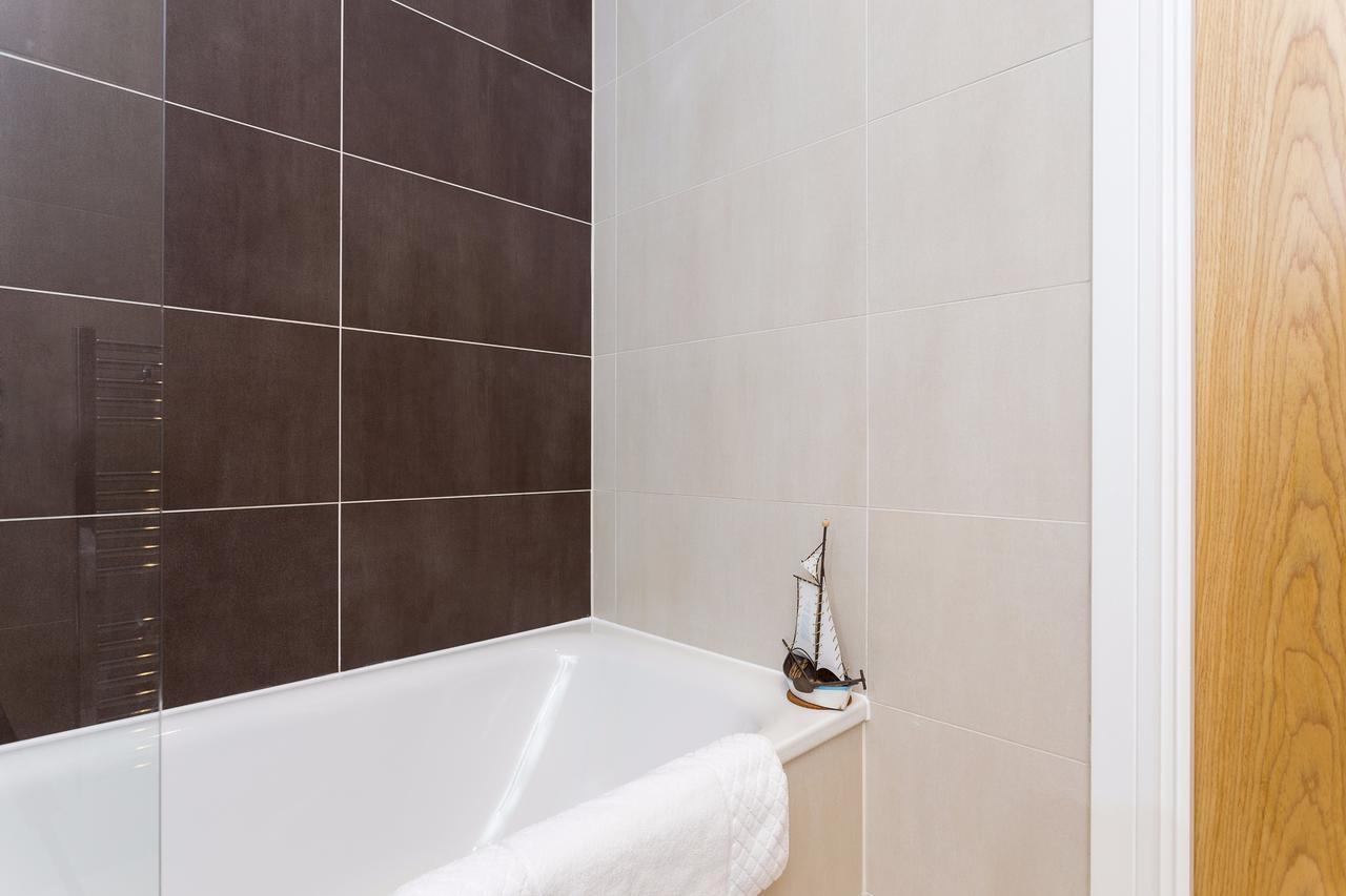 2 Bedroom Penthouse In Canada Water With Balcony Leilighet *