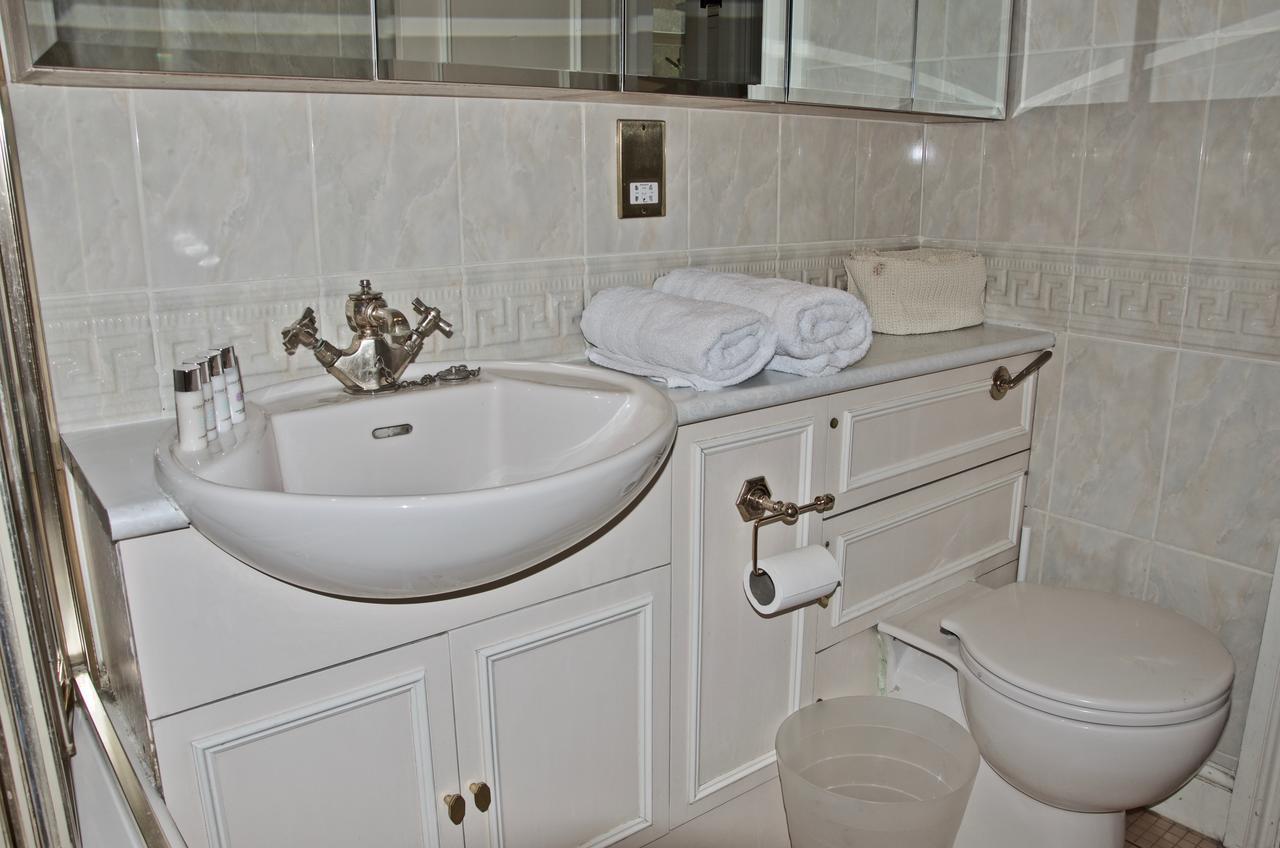 Canguroproperties - Pembridge Villas London
