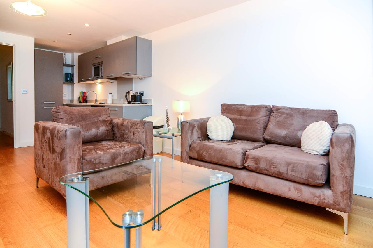 Wharf - Water Gardens Apartment *