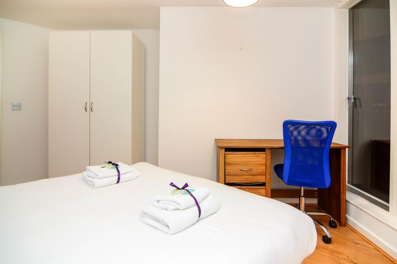 Wharf - Water Gardens Apartment *