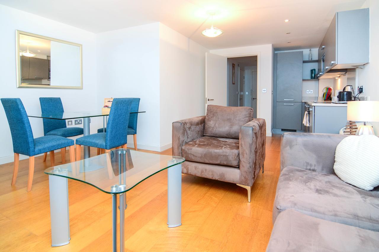 Wharf - Water Gardens Apartment