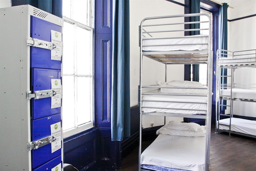 Hostal Publove @ The White Ferry, Victoria *