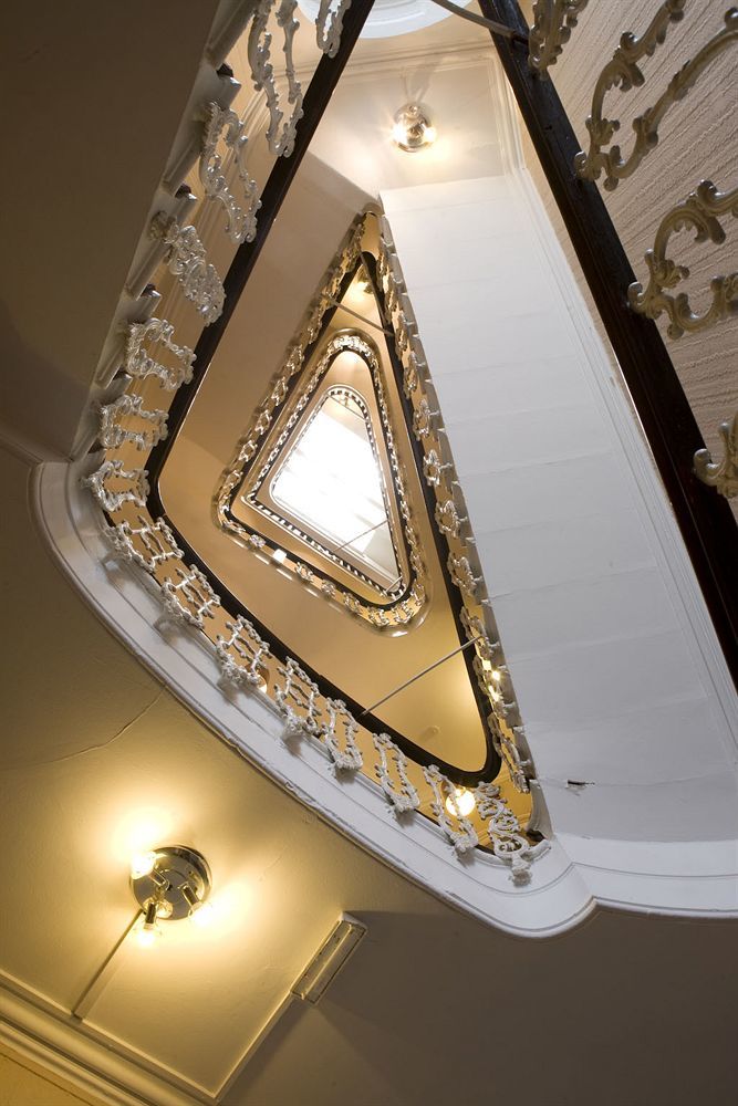 The Crescent Hyde Park Hotel