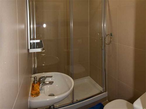 Clapham 4*