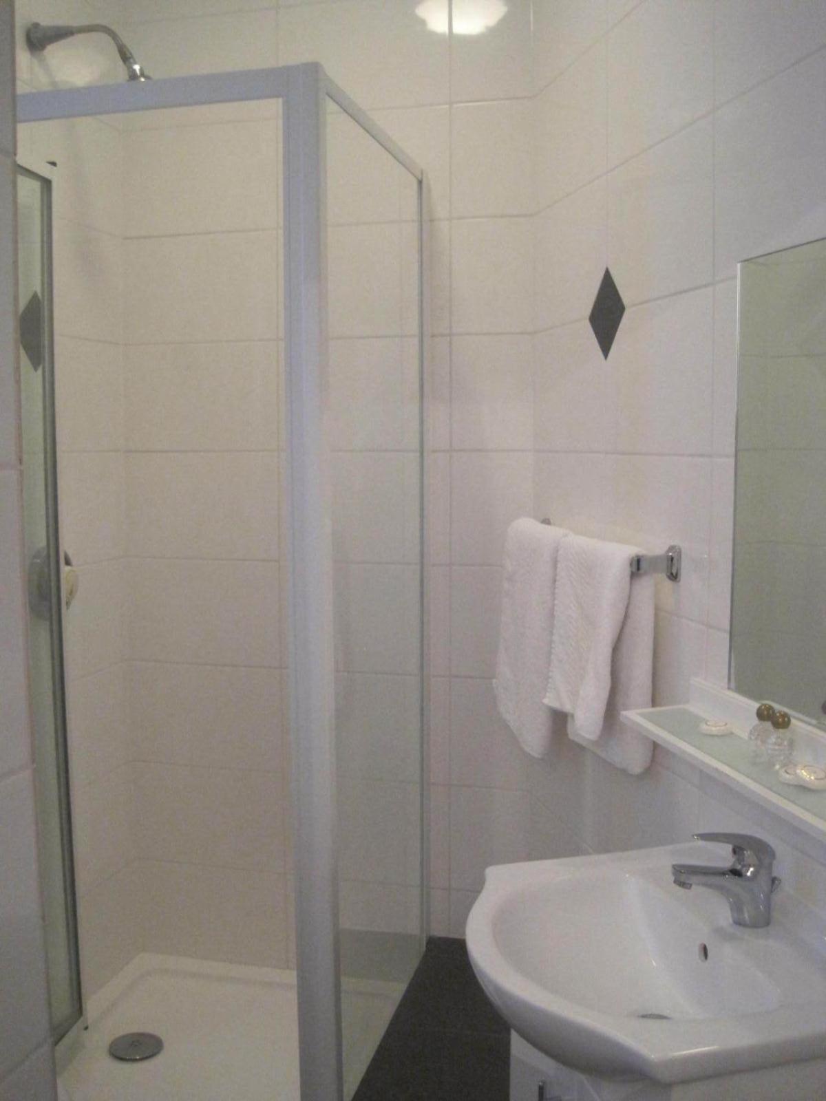Gower Hotel 3*