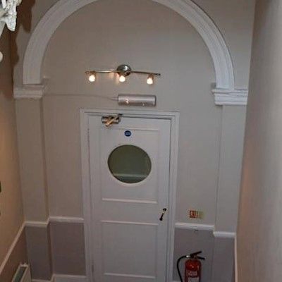 Wedgewood Hotel 2*