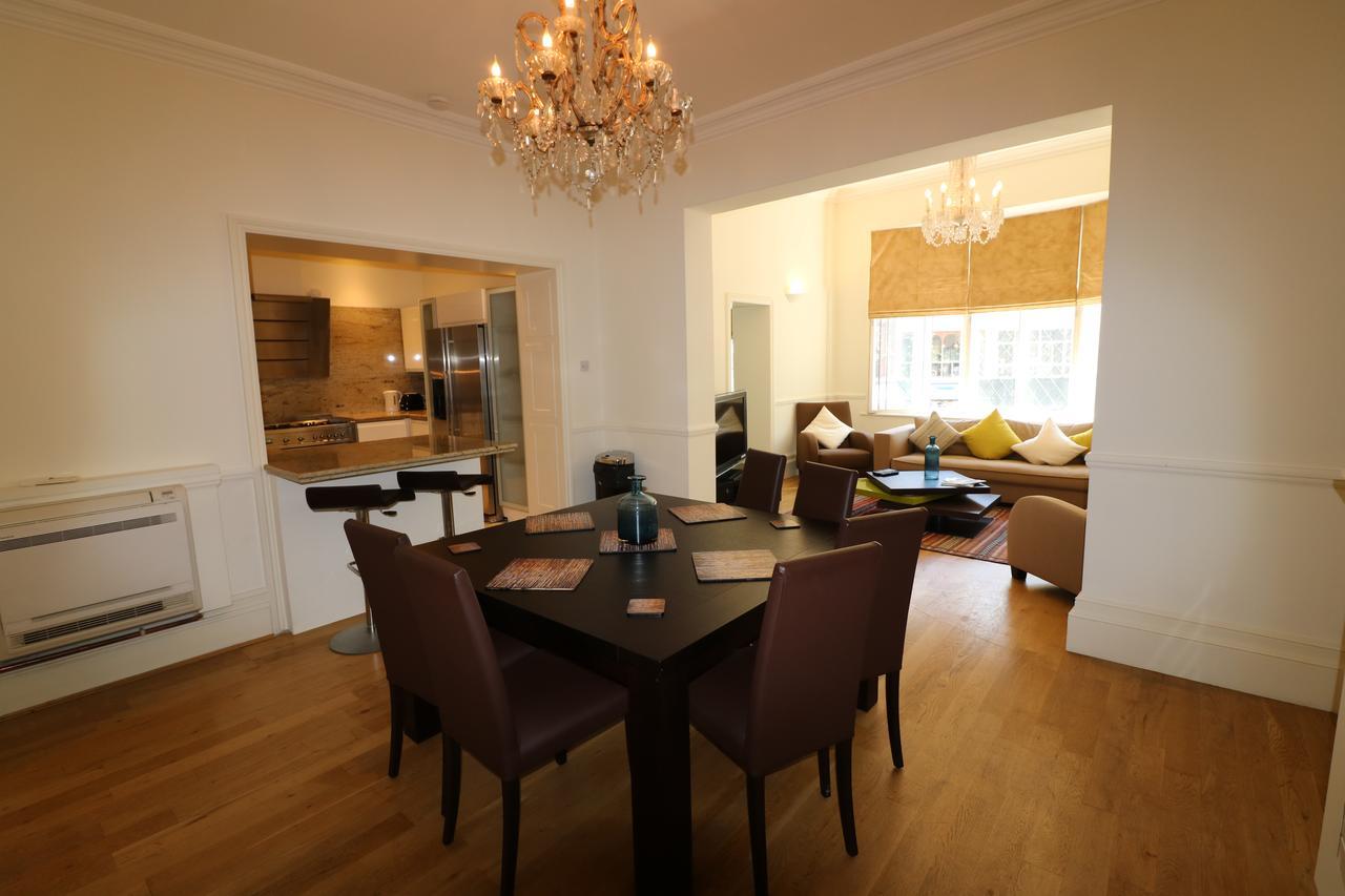 Knightsbridge Apartment *