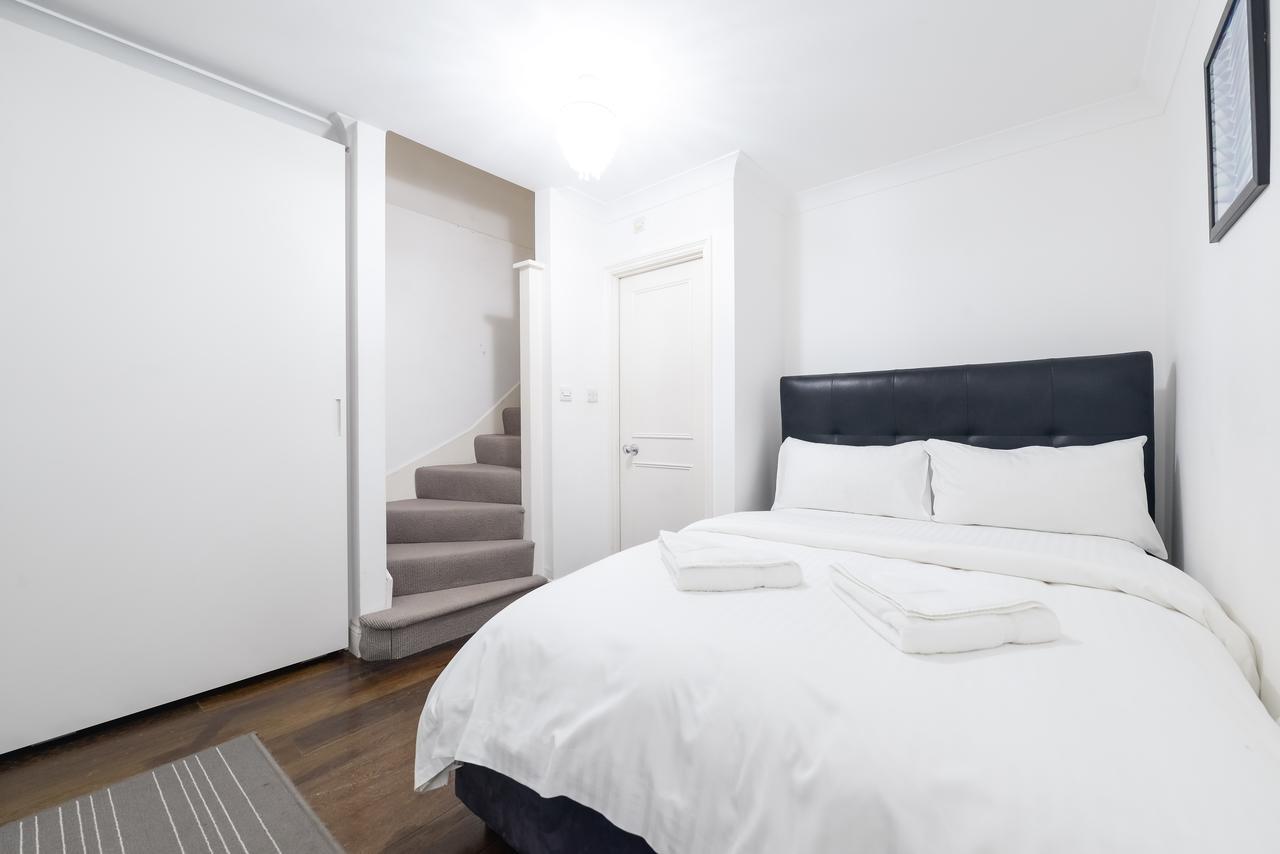 Knightsbridge Apartments Apartment