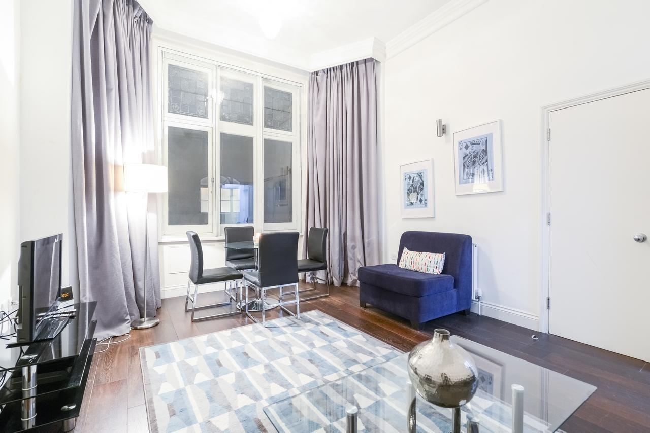 Knightsbridge Apartments * London