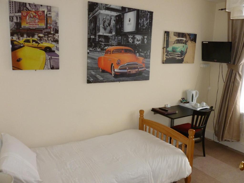 Inn Cart And Horses 3*