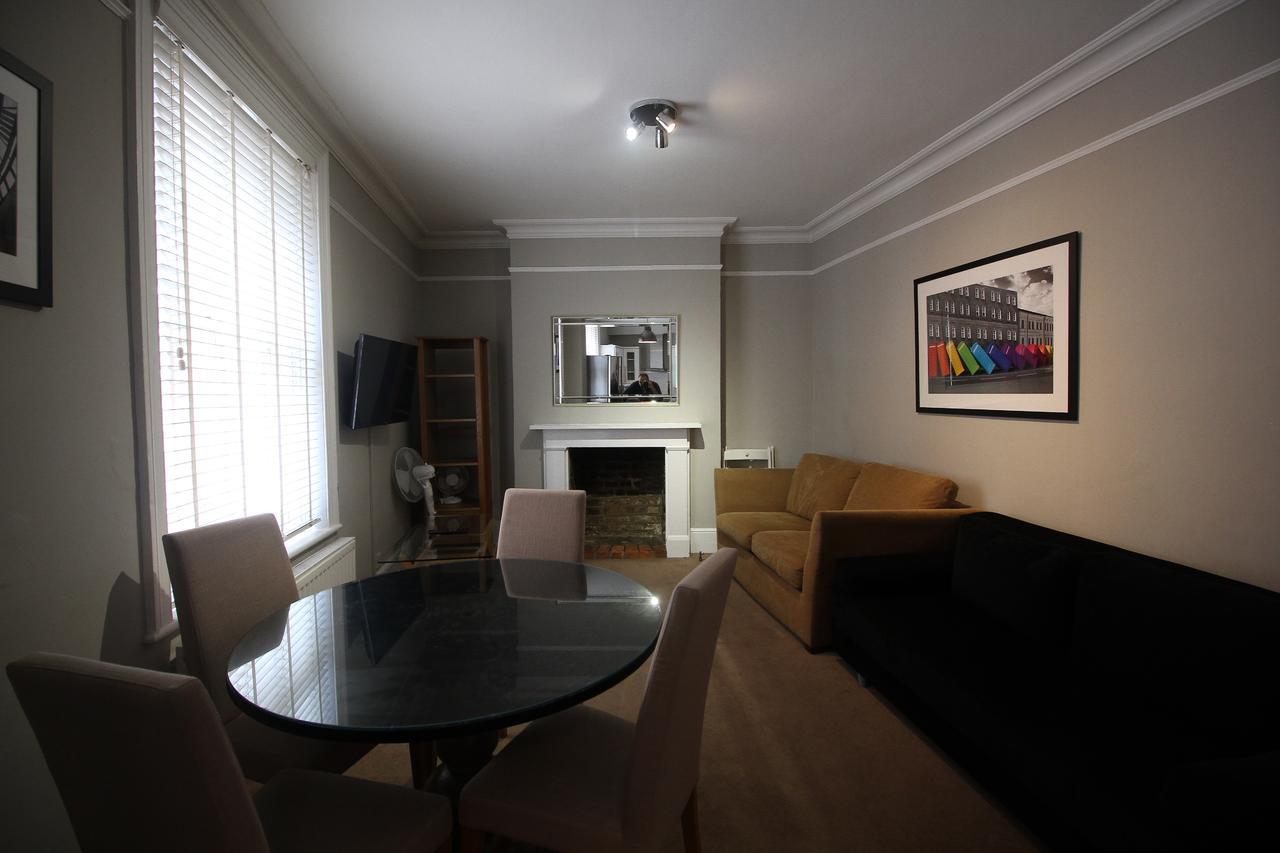 Flat 2 Broad Court * London