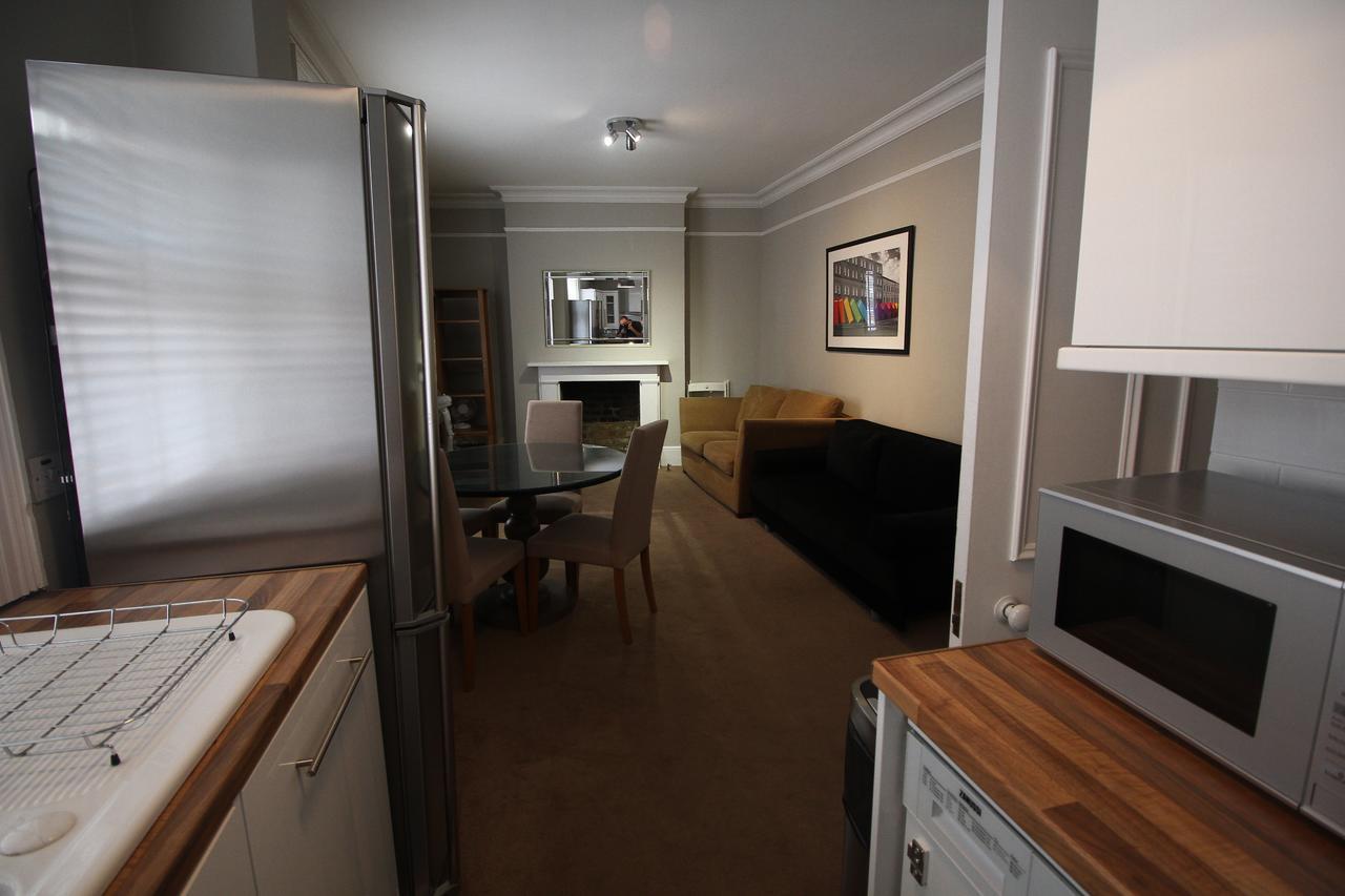 Flat 2 Broad Court * London